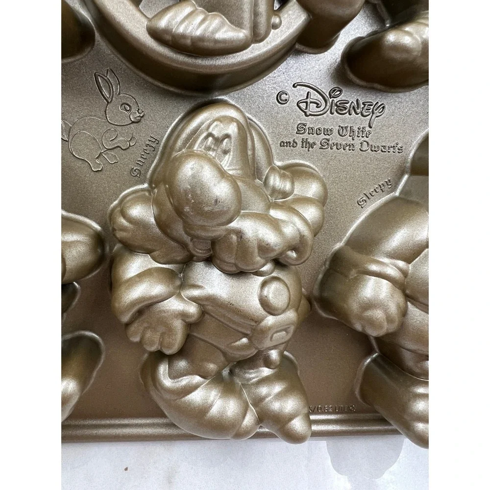 Williams Sonoma Disney Snow White Seven Dwarfs Cakelet Pan Nordic Ware New